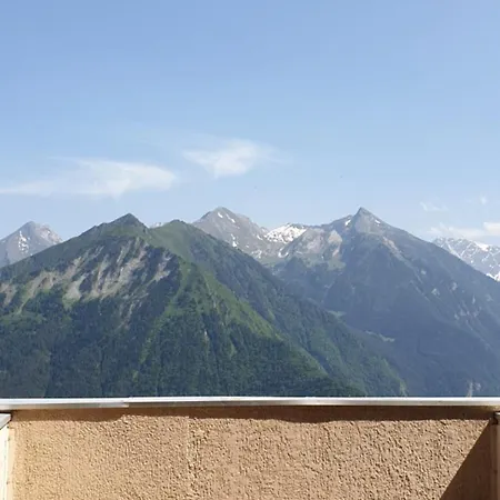 Pied Des Pistes Vue Sur Les Sommets *