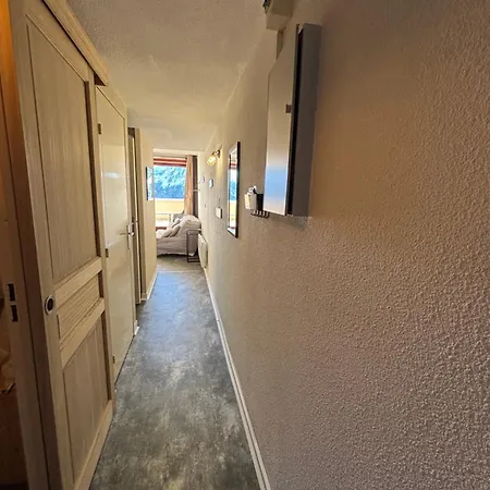 Pied Des Pistes Vue Sur Les Sommets *