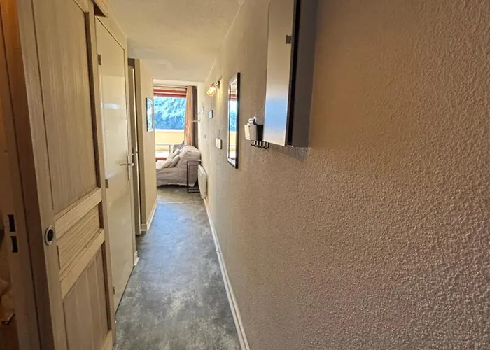 Pied Des Pistes Vue Sur Les Sommets *